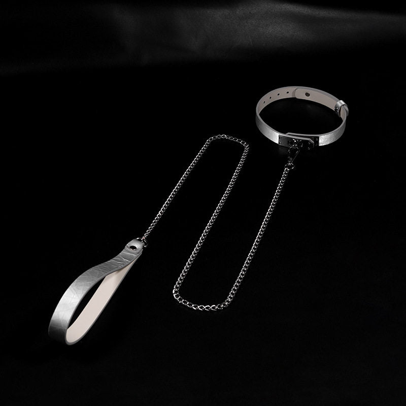 Alabaster Oath - Textured White Leather Turn-Lock Collar