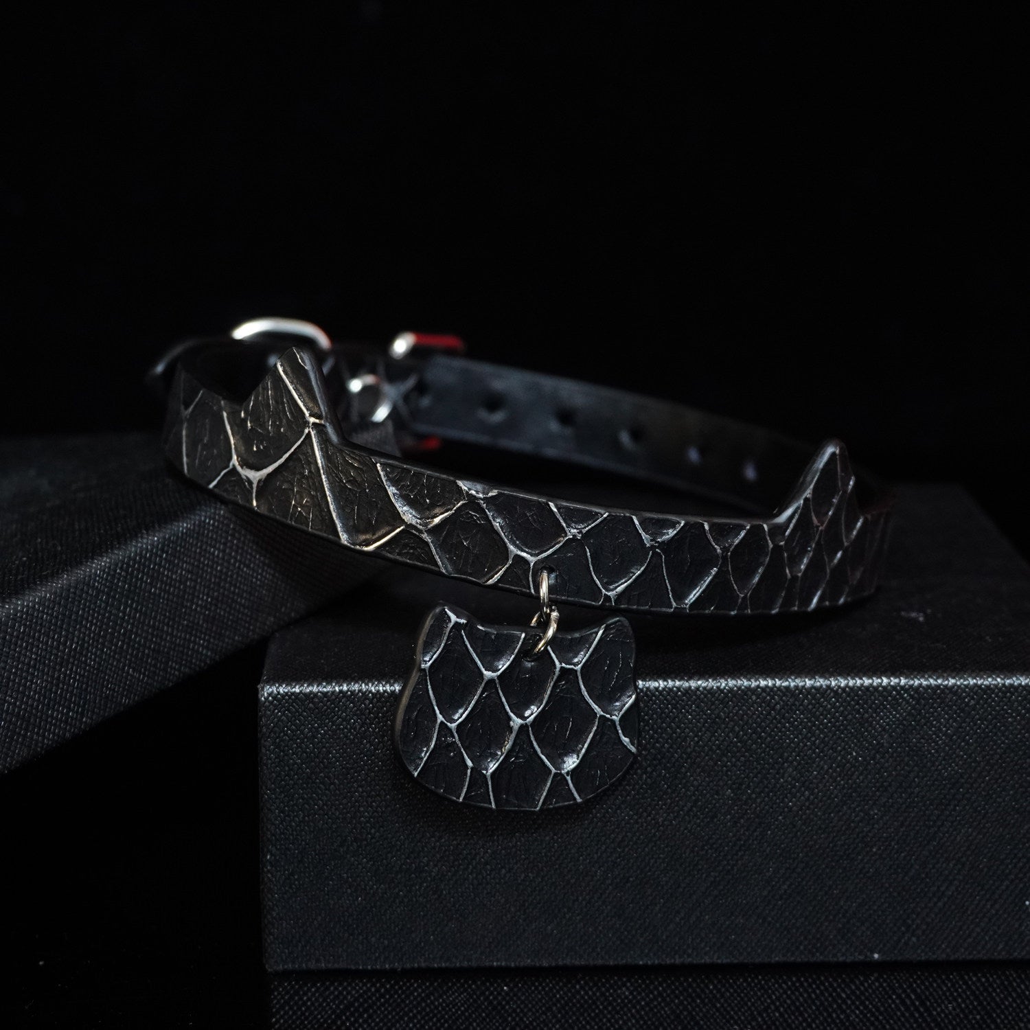 Obsidian Serpent - Kitten Play Snakeskin Textured Leather Collar and Leash